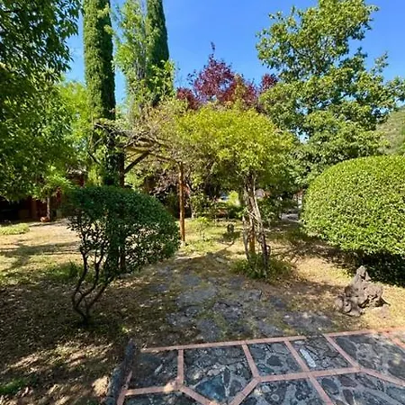 Lit King Size Vue Jardin * Mialet (Gard)