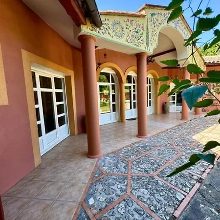 Lit King Size Vue Jardin *